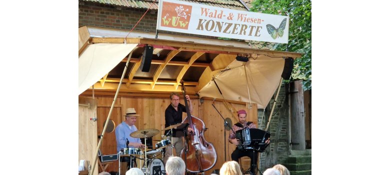 Bonsai Bühne Wald- und Wiesenkonzert